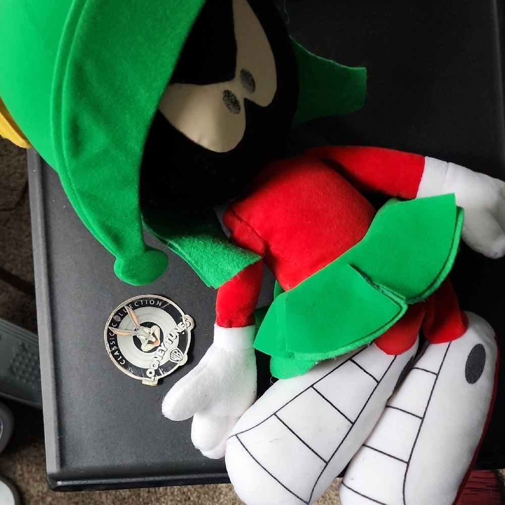 1999 Marvin The Martian Green and Red Cartoon Character Plush‎
